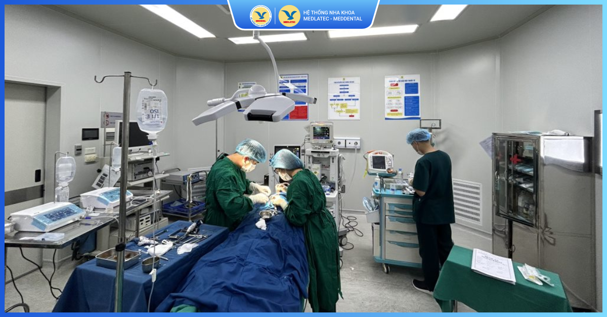 Hình ảnh MedDental trong nội dung tư vấn ghép xương răng